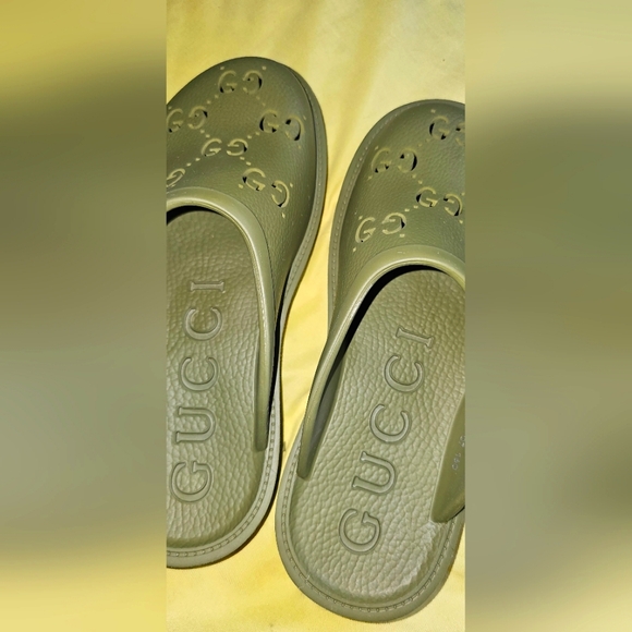 Gucci Men's Slip on sandals - Picture 2 of 10